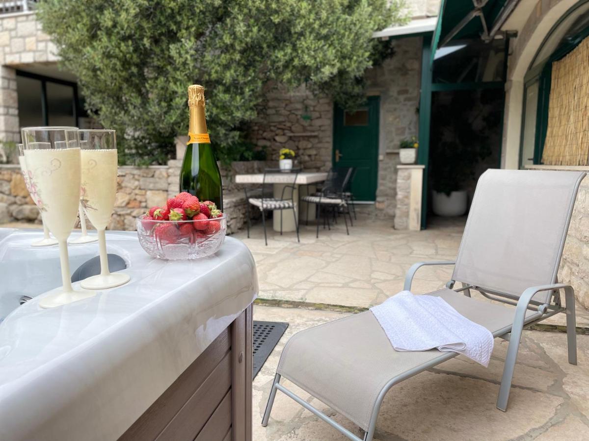 Vacation House Marin With Jacuzzi - Bol, Brac Bagian luar foto