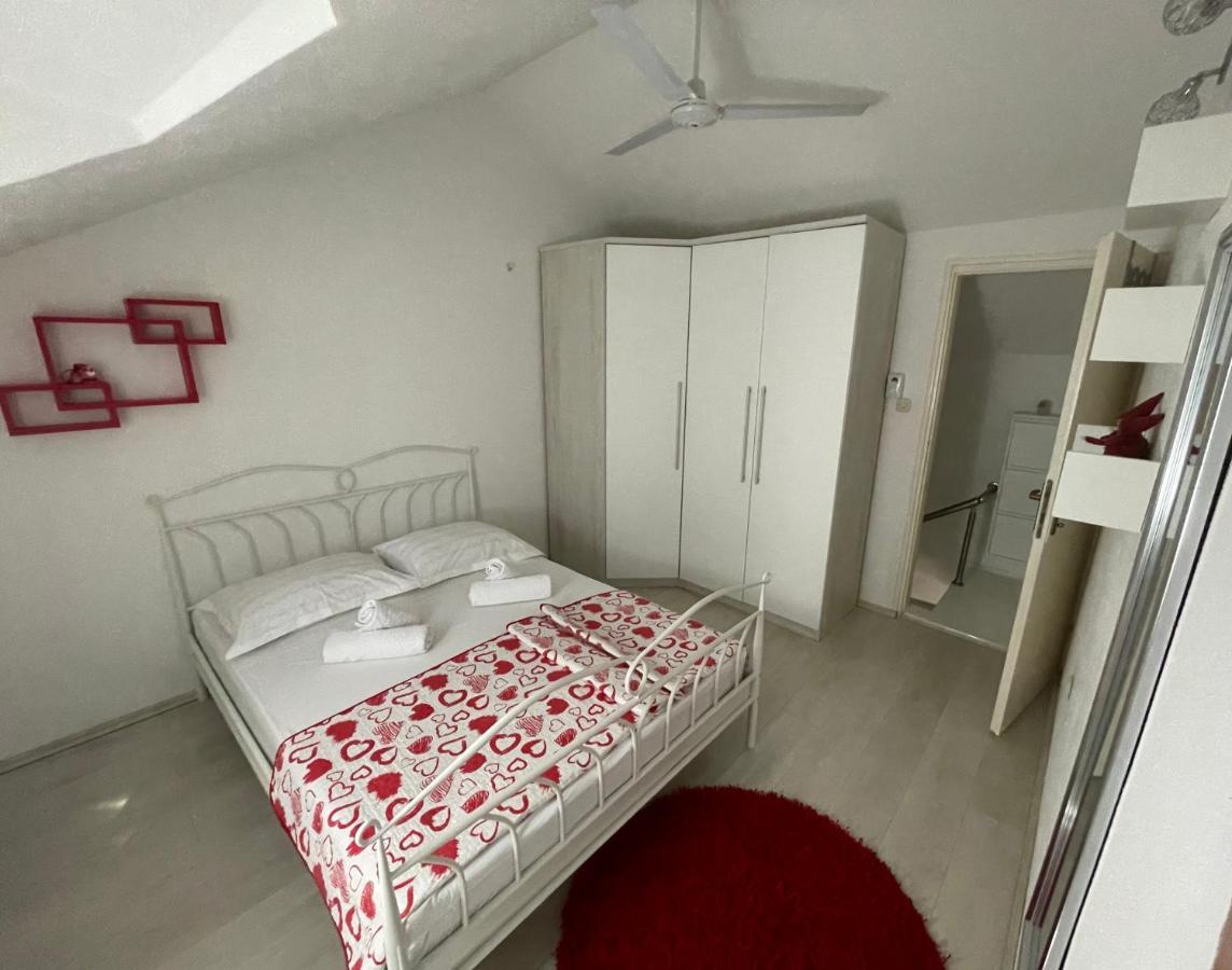 Vacation House Marin With Jacuzzi - Bol, Brac Bagian luar foto