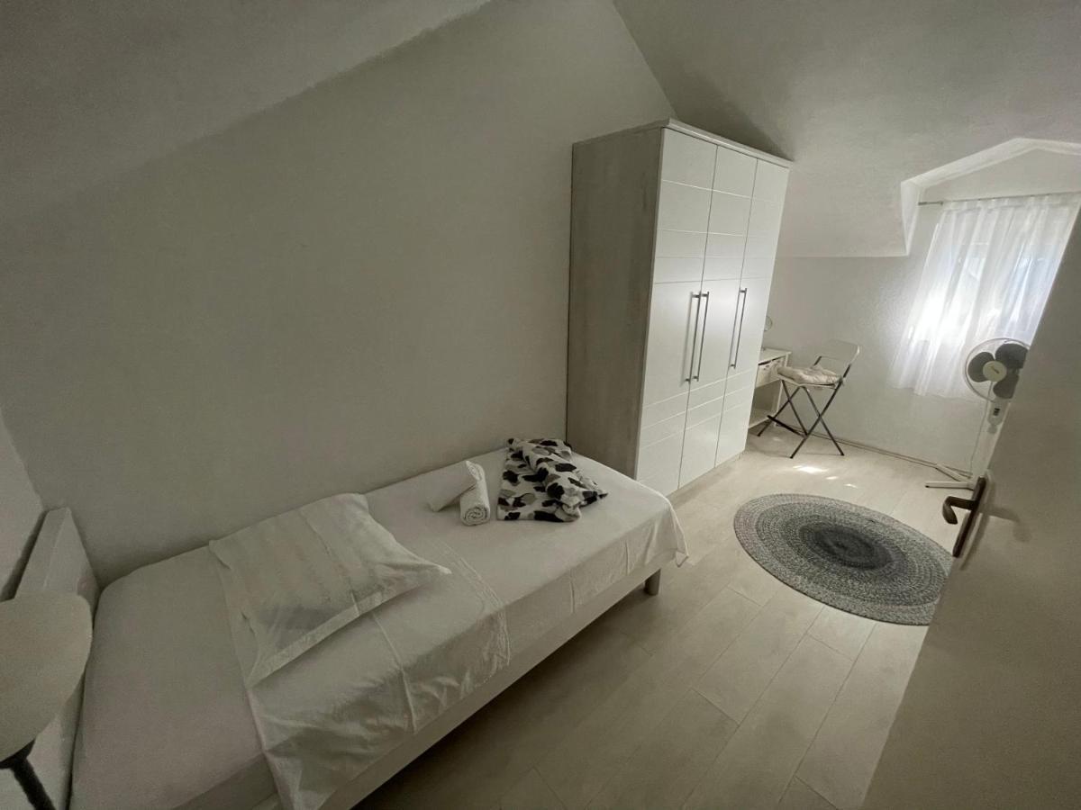 Vacation House Marin With Jacuzzi - Bol, Brac Bagian luar foto