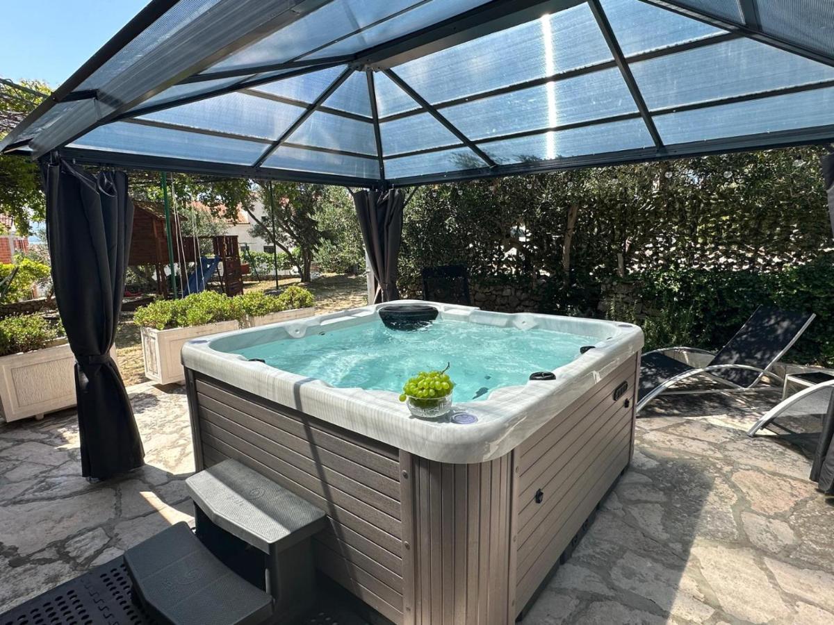 Vacation House Marin With Jacuzzi - Bol, Brac Bagian luar foto