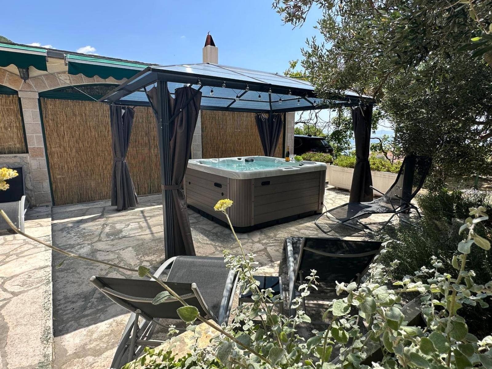 Vacation House Marin With Jacuzzi - Bol, Brac Bagian luar foto