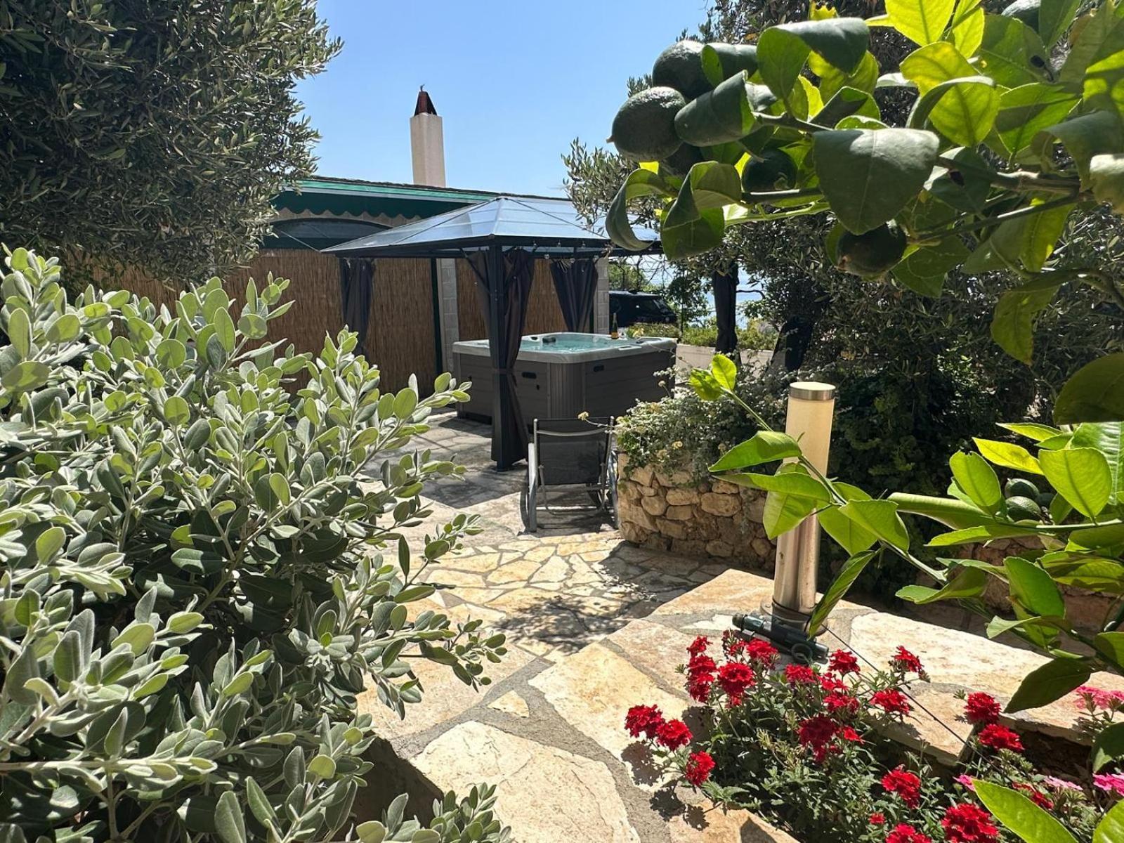 Vacation House Marin With Jacuzzi - Bol, Brac Bagian luar foto